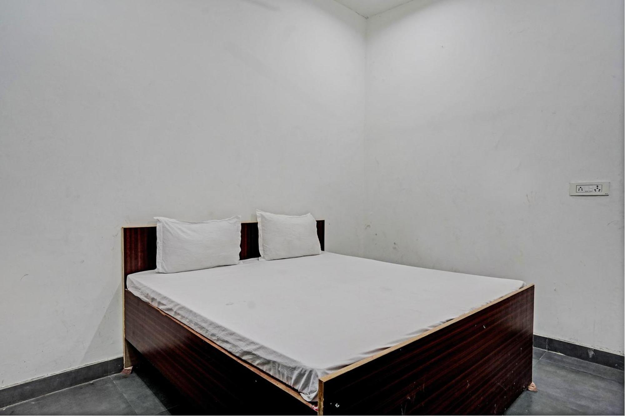 Oyo Double Ss Hotel Hāthras Kültér fotó