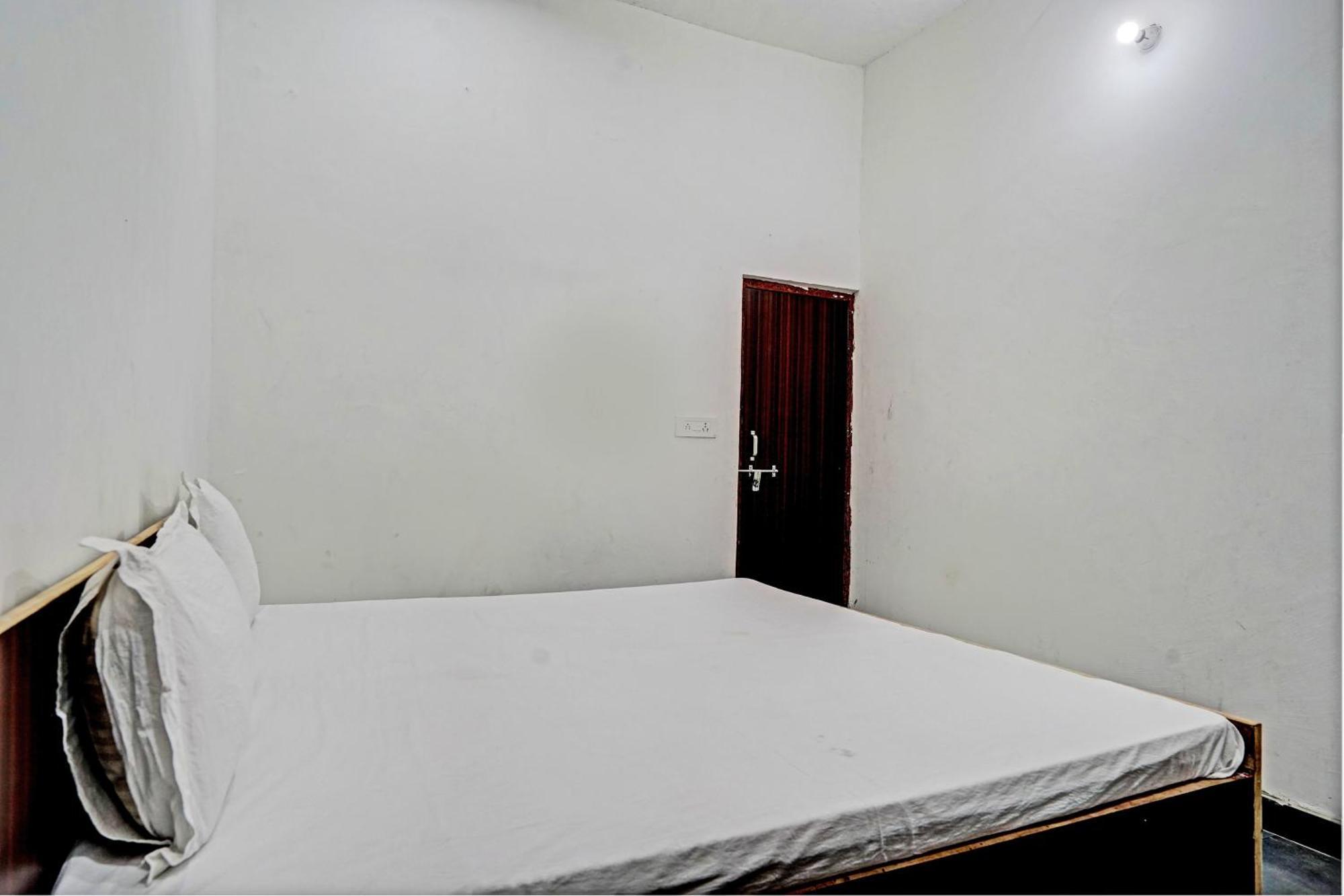 Oyo Double Ss Hotel Hāthras Kültér fotó