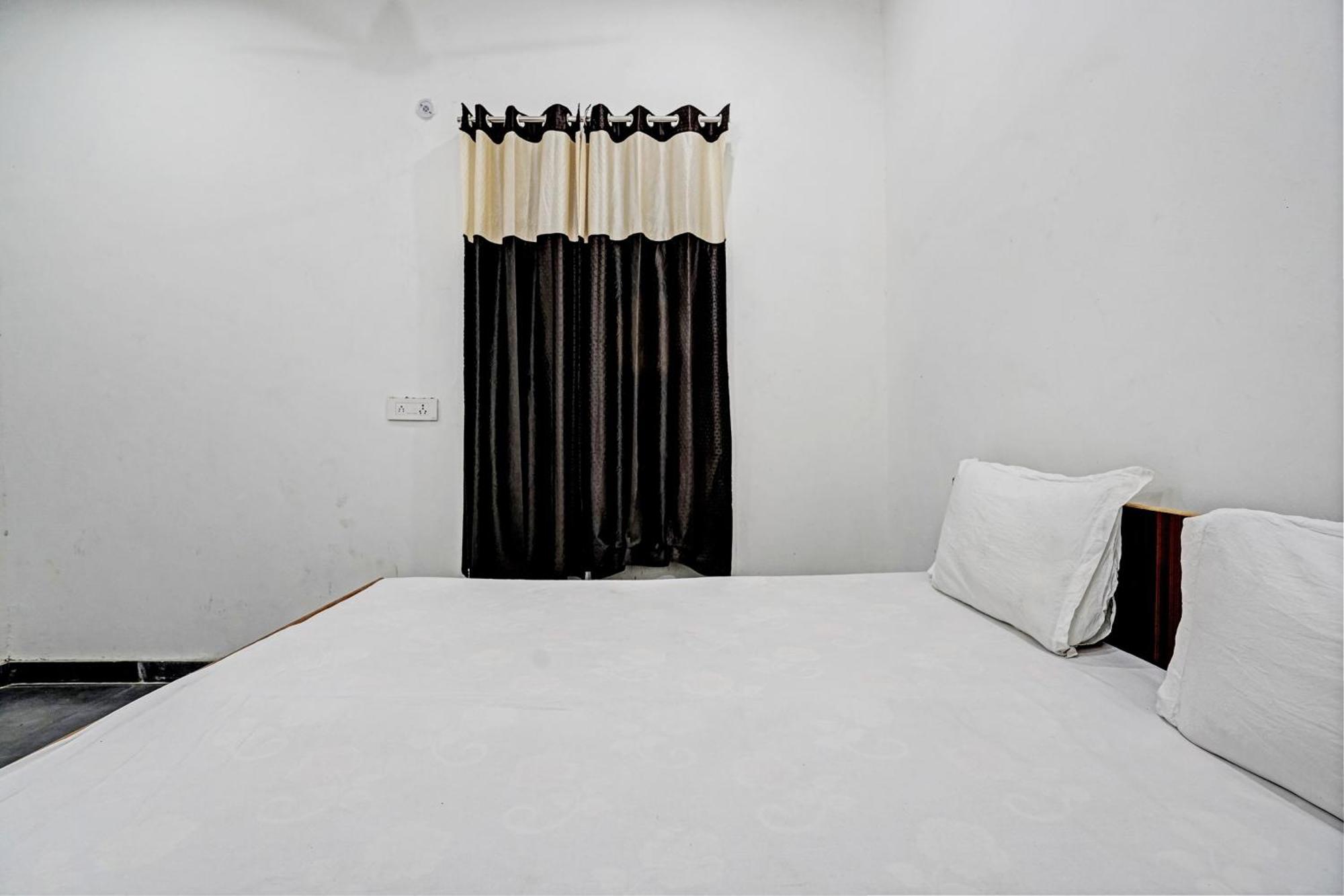 Oyo Double Ss Hotel Hāthras Kültér fotó