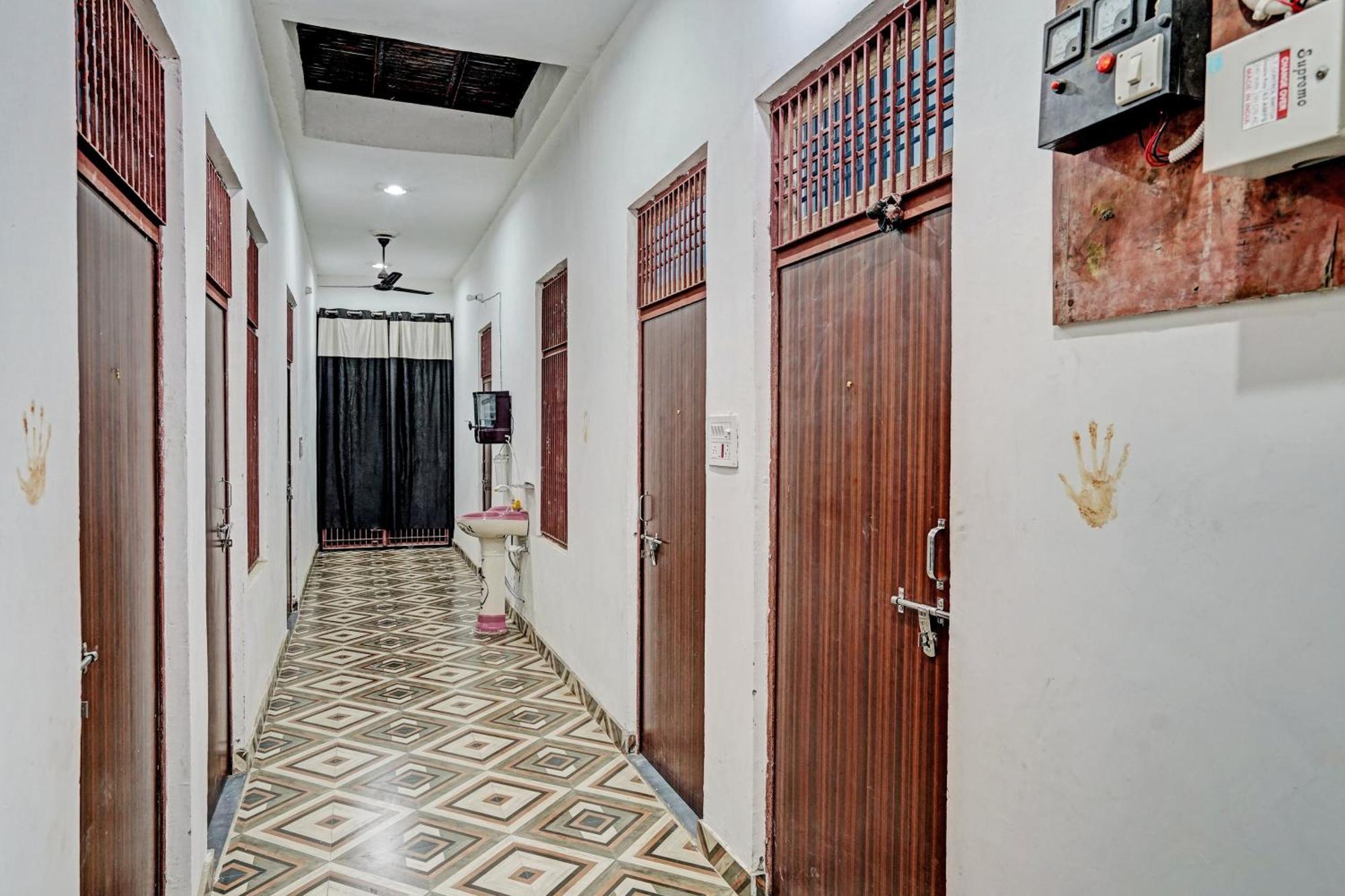 Oyo Double Ss Hotel Hāthras Kültér fotó